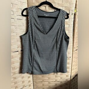 LB Black & White Houndstooth Tank Top- Perfect to layer in the office